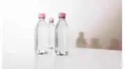 Evian dévoile la première bouteille sans étiquette, 100% matière recyclée et 100% recyclable