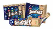 Nestlé annonce la refonte du packaging Smarties et l&rsquo;habille d’emballages en papier recyclable