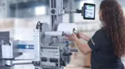 Domino lance l&rsquo;étiqueteuse électrique de palettes et de boîtes Mx-Series