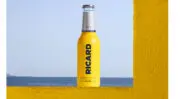 Pernod Ricard réinvente l’apéritif et innove avec une bouteille qui se boit à la bouteille !