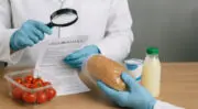 Emballages au contact des denrées alimentaires : Connaître les exigences des réglementations françaises et européennes