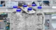 Hinojosa primé au Liderpack 2025 pour son emballage durable BottleClip Carrier