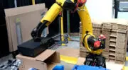 Mecaconcept mise sur la flexibilité avec sa nouvelle formeuse robotisée de caisses américaines multiformats