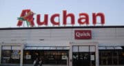 Auchan gèle ses investissements face à la guerre des prix