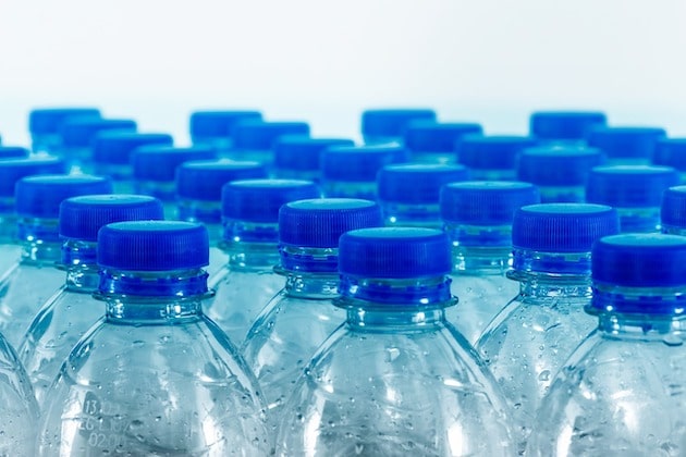 Emballages : Leclerc expérimente le recyclage des bouteilles plastiques en Occitanie