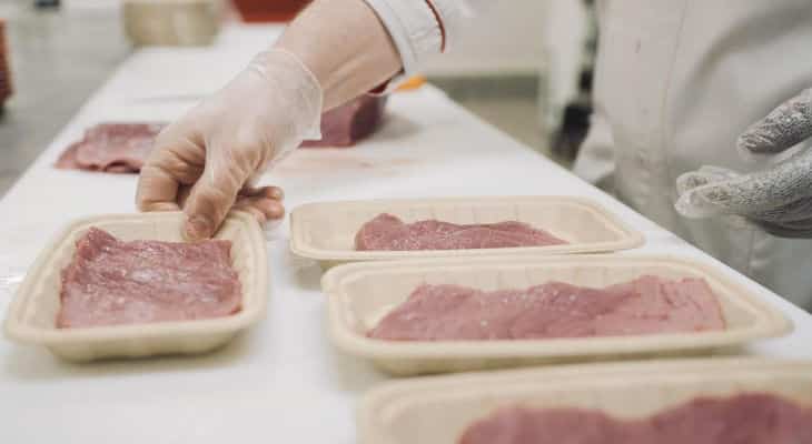 Auchan supprime les barquettes en plastique de ses ateliers boucherie et poissonnerie