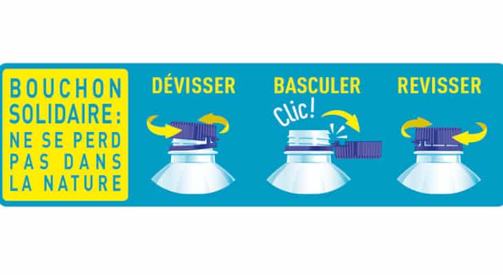 Cristaline met les gaz sur le bouchon attaché à la bouteille