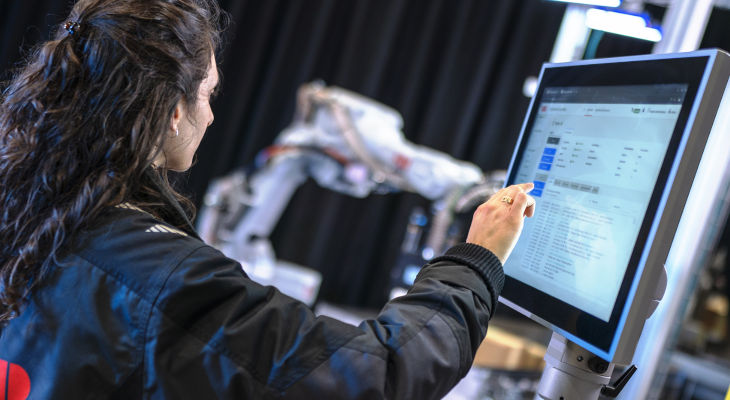ABB et LandingAI libèrent la puissance de l&rsquo;IA générative, une nouvelle ère pour la vision robotique dans l’agroalimentaire