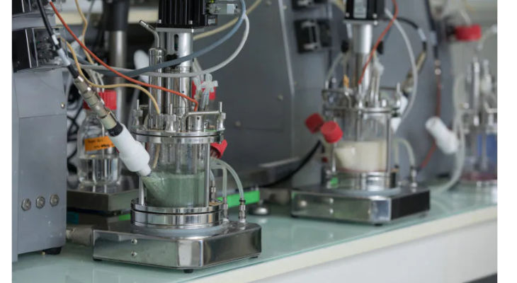 Carbios accélère dans le biorecyclage et signe deux contrats pluriannuels avec des géants de la boisson