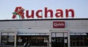 Auchan gèle ses investissements face à la guerre des prix